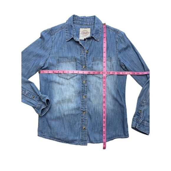 SO‎ Juniors Medium Wash Blue Denim Chambray Long Sleeve Cotton Top sz Small - Picture 3 of 5